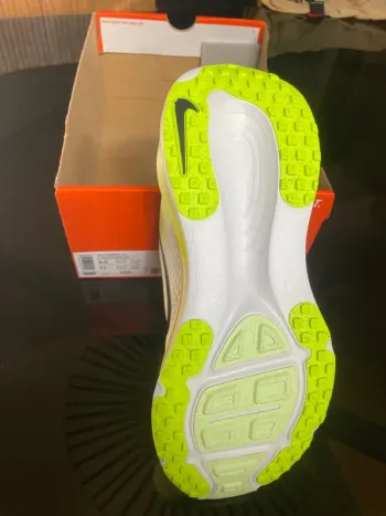 Tweedehands Nike Vomero 18 bike — afbeelding 5 van 6