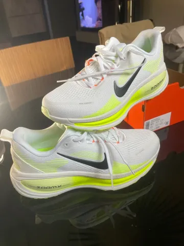 Used Nike Vomero 18 Running Shoes