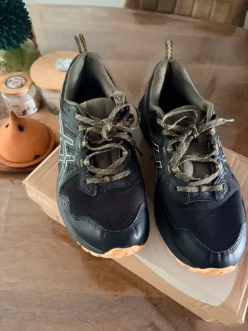Used Asics Trail Scout 3 Running Shoes