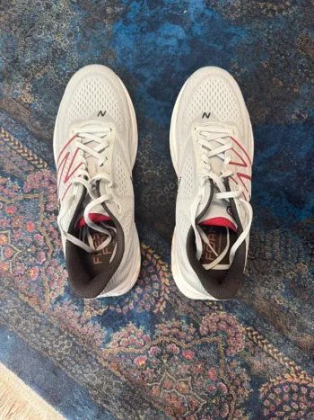 Used New Balance Fresh Foam 880 v13 bike — image 2 of 5