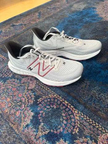 Used New Balance Fresh Foam 880 v13 bike — image 1 of 5