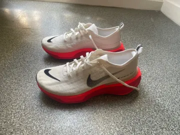 Used Nike Invincible Run 3 Running Shoes