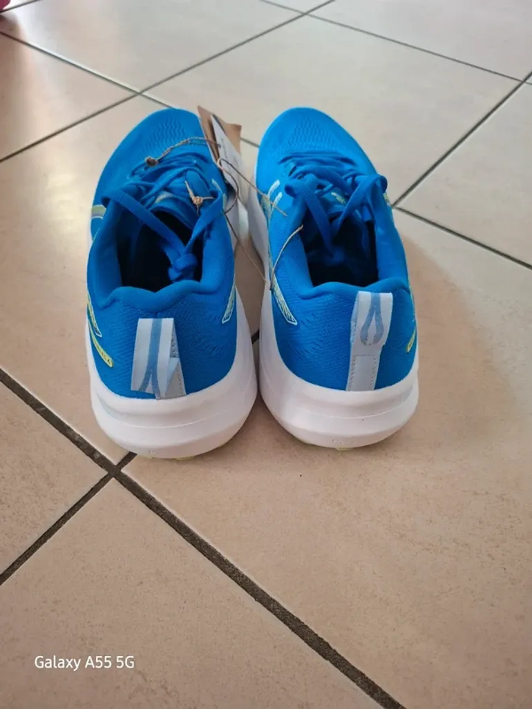 Used Asics Gel Roadmiles 4 bike — image 5 of 7
