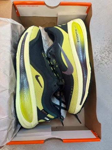 Used 100% Vomero 18 Running Shoes