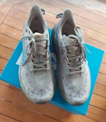 Used Hoka Speedgoat 6 bike — image 2 of 6