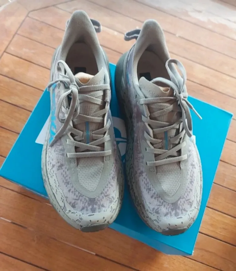 Used Hoka Speedgoat 6 bike — image 2 of 6