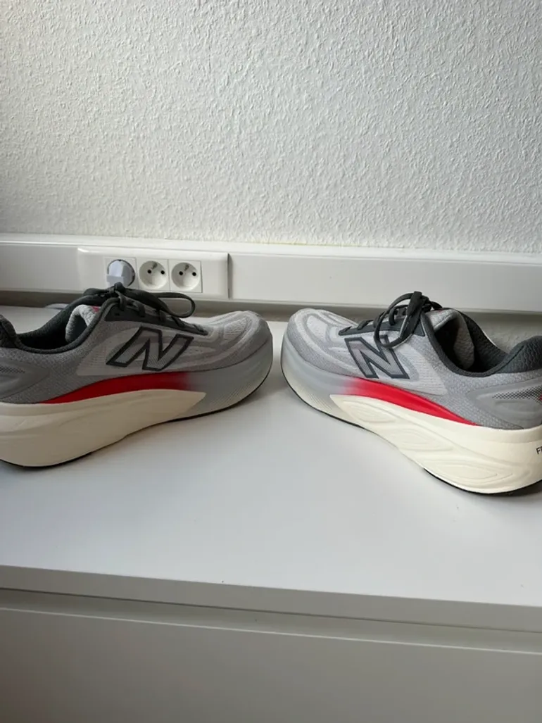 Tweedehands New Balance Fresh Foam X More v6 bike — afbeelding 4 van 5