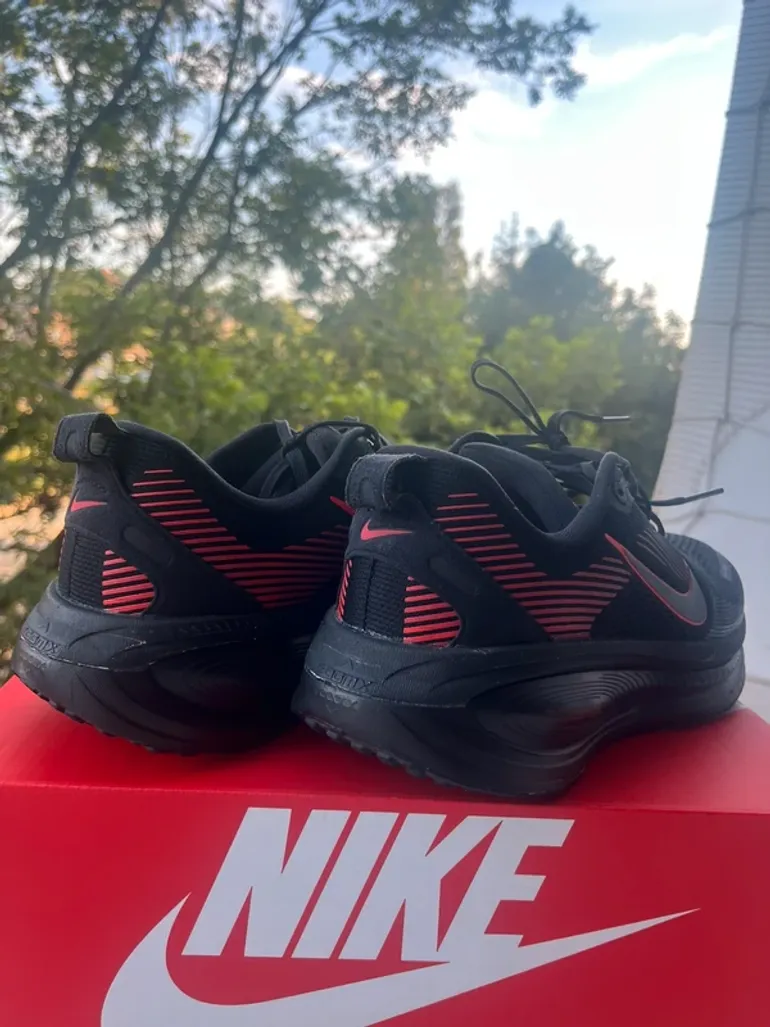Used Nike Vomero 18 bike — image 5 of 8