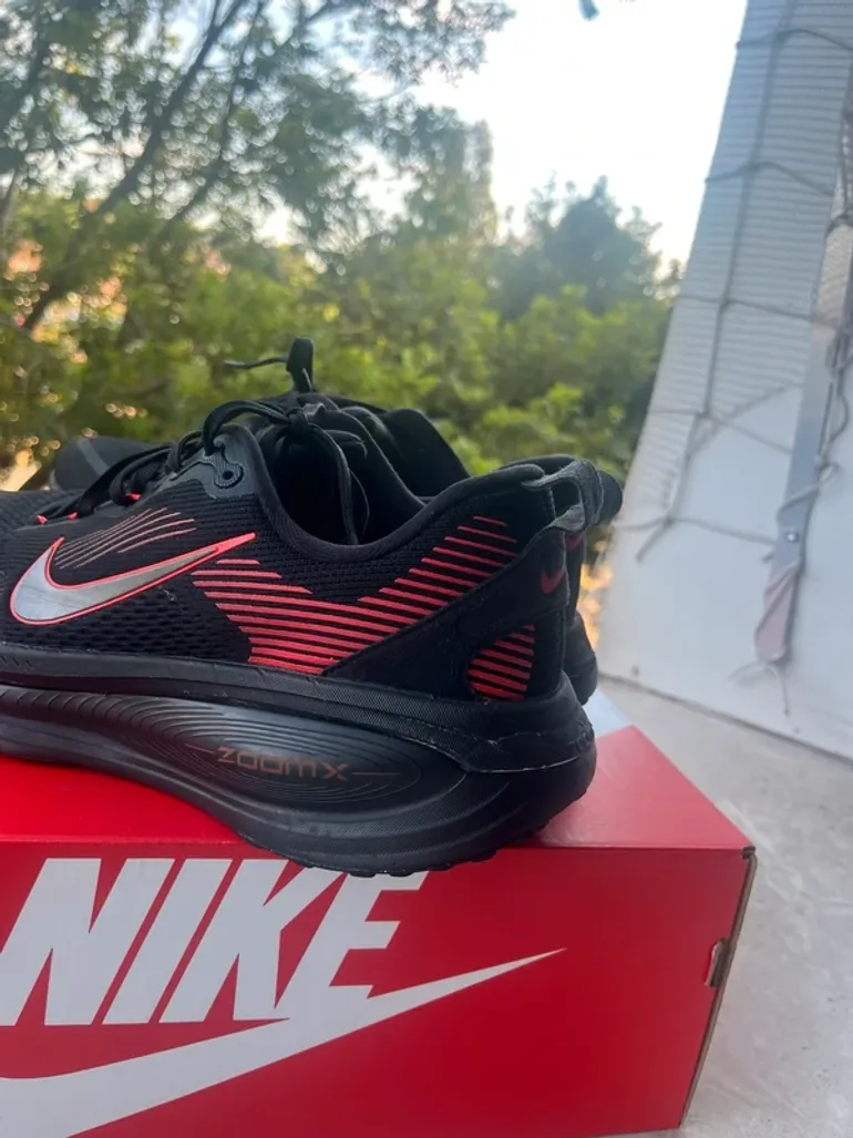 Used Nike Vomero 18 bike — image 4 of 8