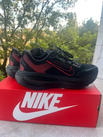 Used Nike Vomero 18 Running Shoes
