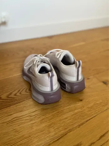 Used Nike Zoom X Invincible 3 bike — image 4 of 7