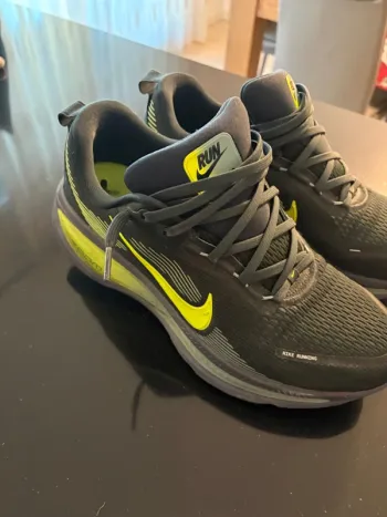 Used Nike ZoomX Vomero bike — image 2 of 6