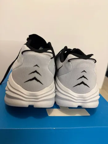 Hoka Rincon 3 bike usato — immagine 4 di 6