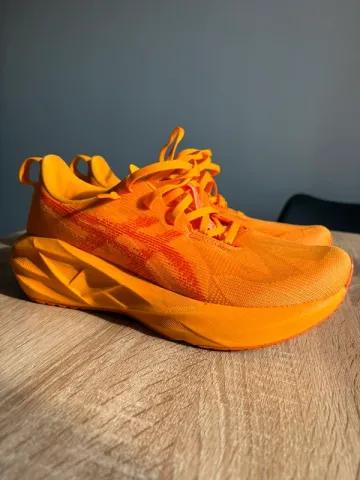 Gebrauchtes Asics Novablast 5 Running Shoes