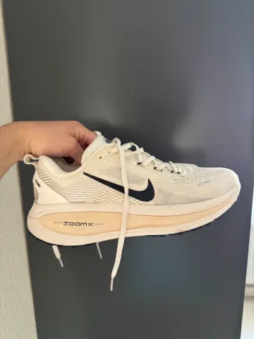 Used Nike Vomero 18 Running Shoes