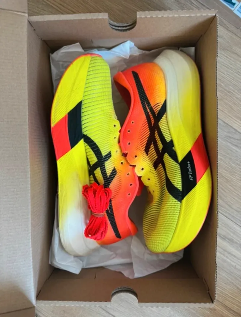 Używany Asics Metaspeed Sky Paris Running Shoes