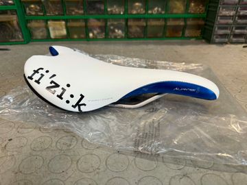 Used Fizik ALIANTE 8 Saddles & Seatposts