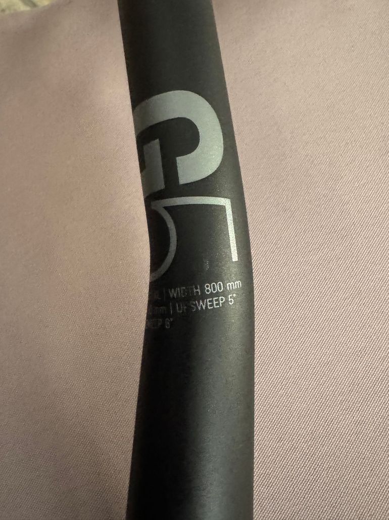 Used Canyon Canyon G5 Riser Bar Carbon – MTB Lenker - 30mm Rise – 31,8 x 800mm - 2024 bike — image 2 of 3