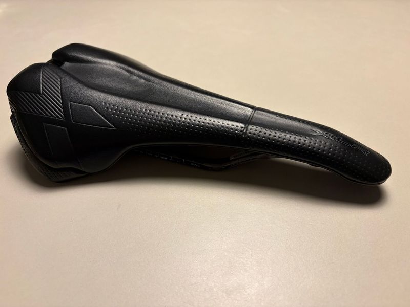 Used Selle Italia XLR Carbon L1 Saddles & Seatposts