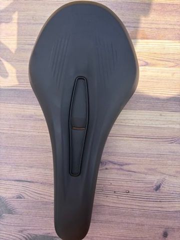 Used Fizik Vento Argo X5 Saddles & Seatposts