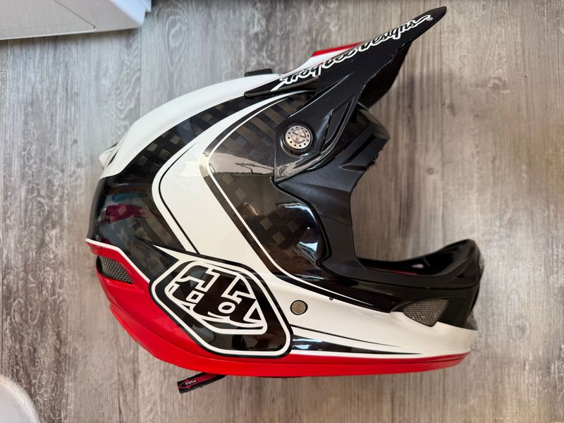 Used Troy Lee Designs D3 Carbon 2021 Cycling Accessories