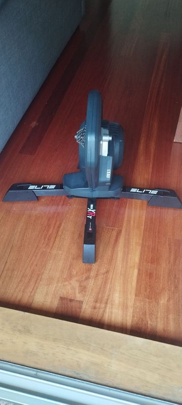 Elite Direct XRT Smart trainer 2022 bike usato — immagine 6 di 6