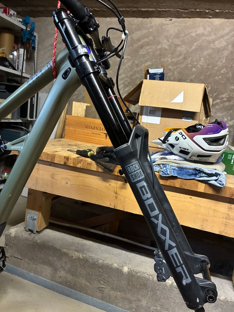 Brugt RockShox Boxxer 2025 bike — billede 2 af 7