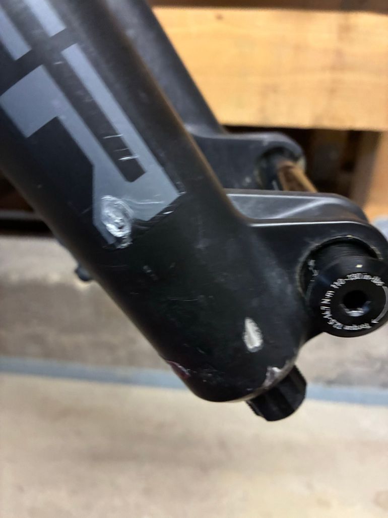 Brugt RockShox Boxxer 2025 bike — billede 3 af 7