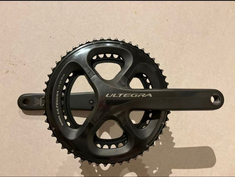Použité Shimano Ultegra R8100 Crankset 2026 Drivetrain & Pedals