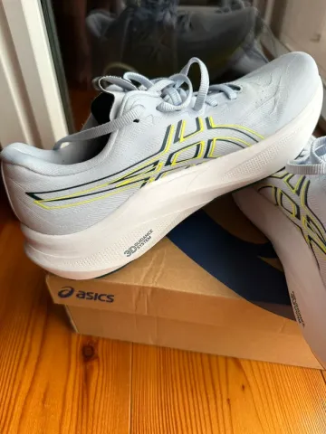 Used Asics GT2000 14 bike — image 2 of 7