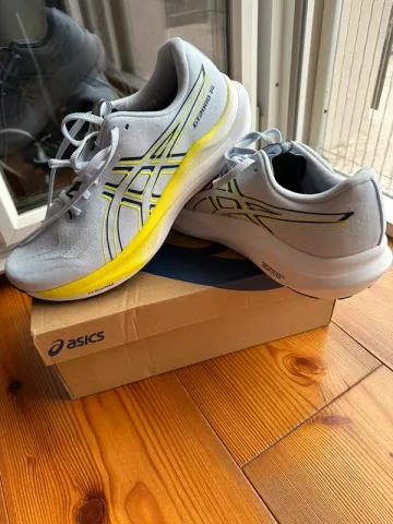 Used Asics GT2000 14 bike — image 1 of 7