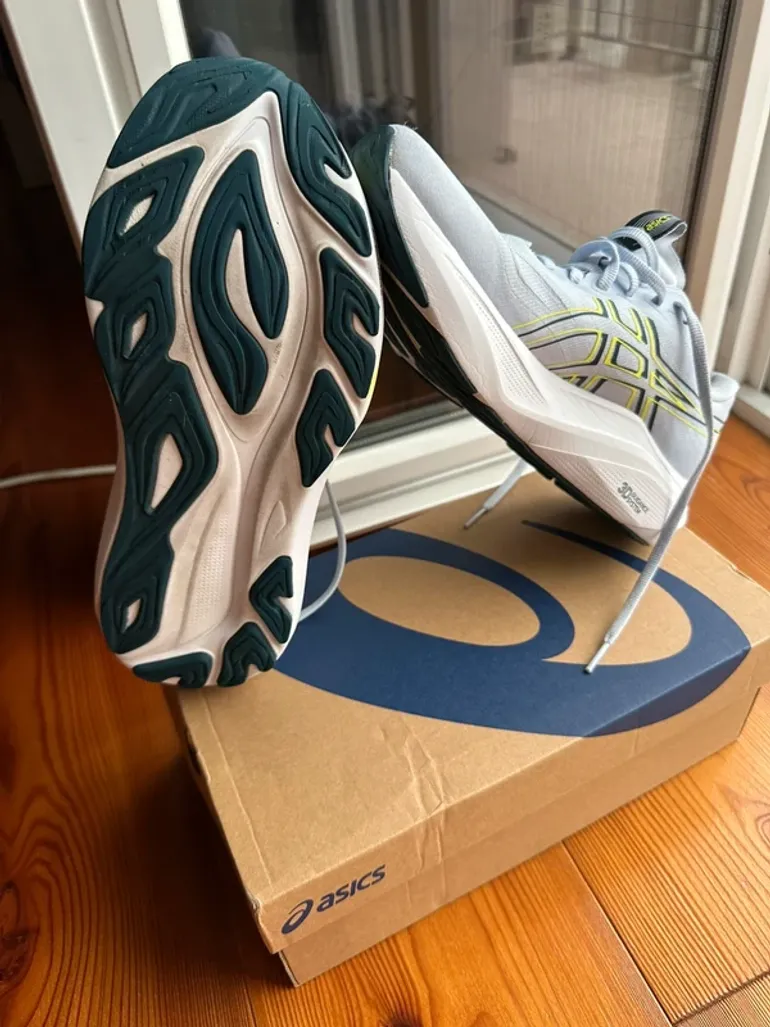 Used Asics GT2000 14 bike — image 5 of 7