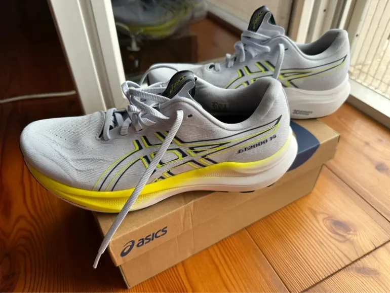 Used Asics GT2000 14 bike — image 7 of 7