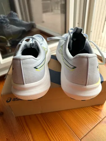 Used Asics GT2000 14 bike — image 6 of 7