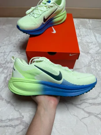 Tweedehands Nike Vomero 18 bike — afbeelding 4 van 6