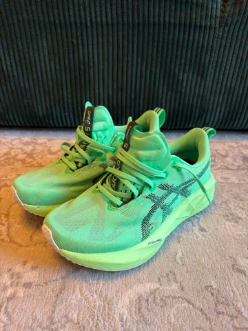Gebrauchtes Asics Novablast 5 Running Shoes