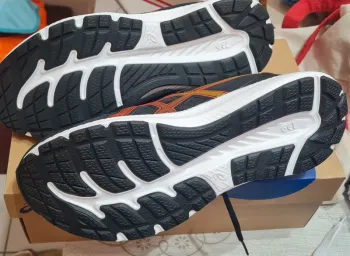 Used Asics Running Shoes bike — image 3 of 5