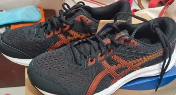 Used Asics Running Shoes bike — image 2 of 5