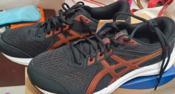 Used Asics Running Shoes bike — image 2 of 5