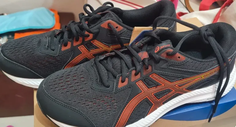 Used Asics Running Shoes bike — image 2 of 5