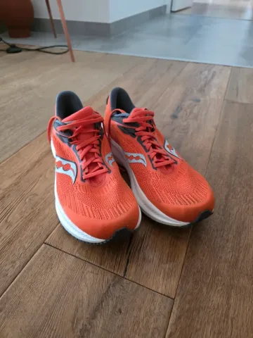 Used Saucony Triumph 21 Running Shoes