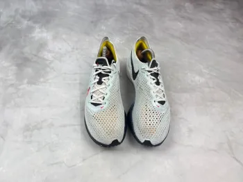 Last ZoomX Vaporfly 3 bike d'occasion — image 2 sur 12