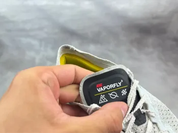 Last ZoomX Vaporfly 3 bike d'occasion — image 12 sur 12