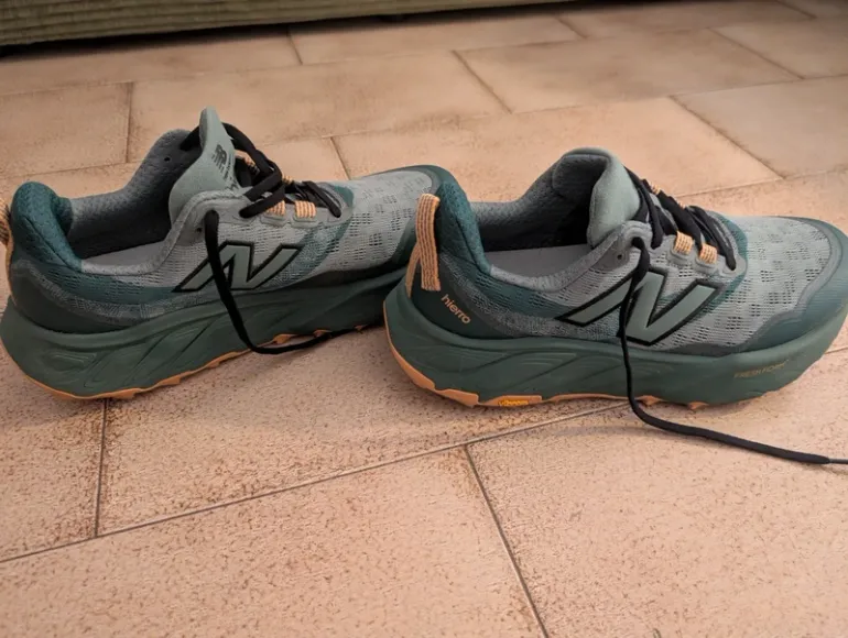 Used New Balance Hierro V9 bike — image 3 of 8