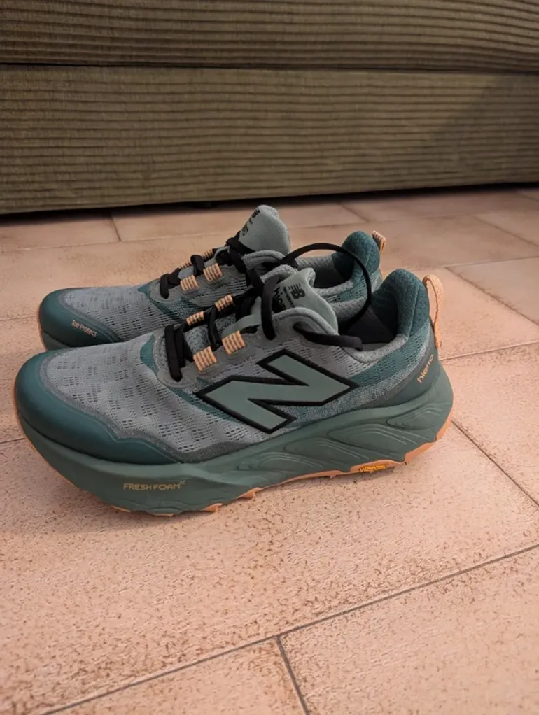 Used New Balance Hierro V9 bike — image 2 of 8