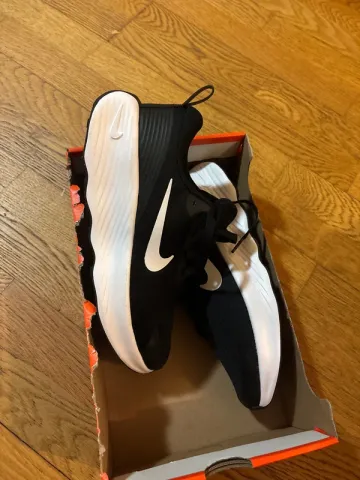 Used Nike Promina Running Shoes