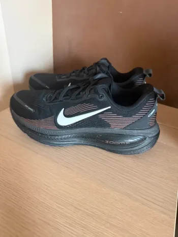 Tweedehands Nike Vomero 18 bike — afbeelding 9 van 14