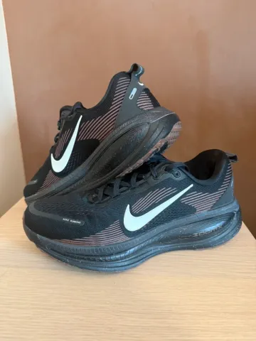 Used Nike Vomero 18 Running Shoes