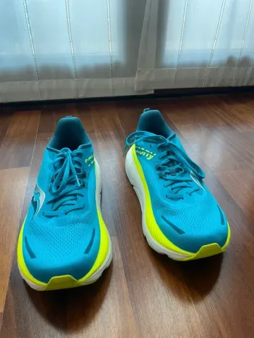 Used Saucony Running Shoes Running Shoes