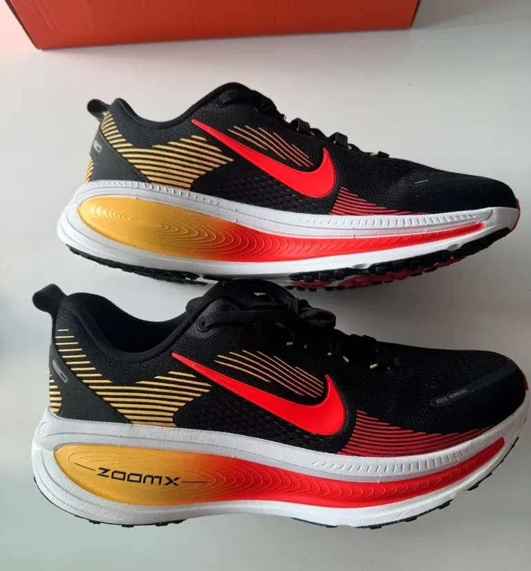 Tweedehands Look Nike Vomero 18 bike — afbeelding 3 van 10